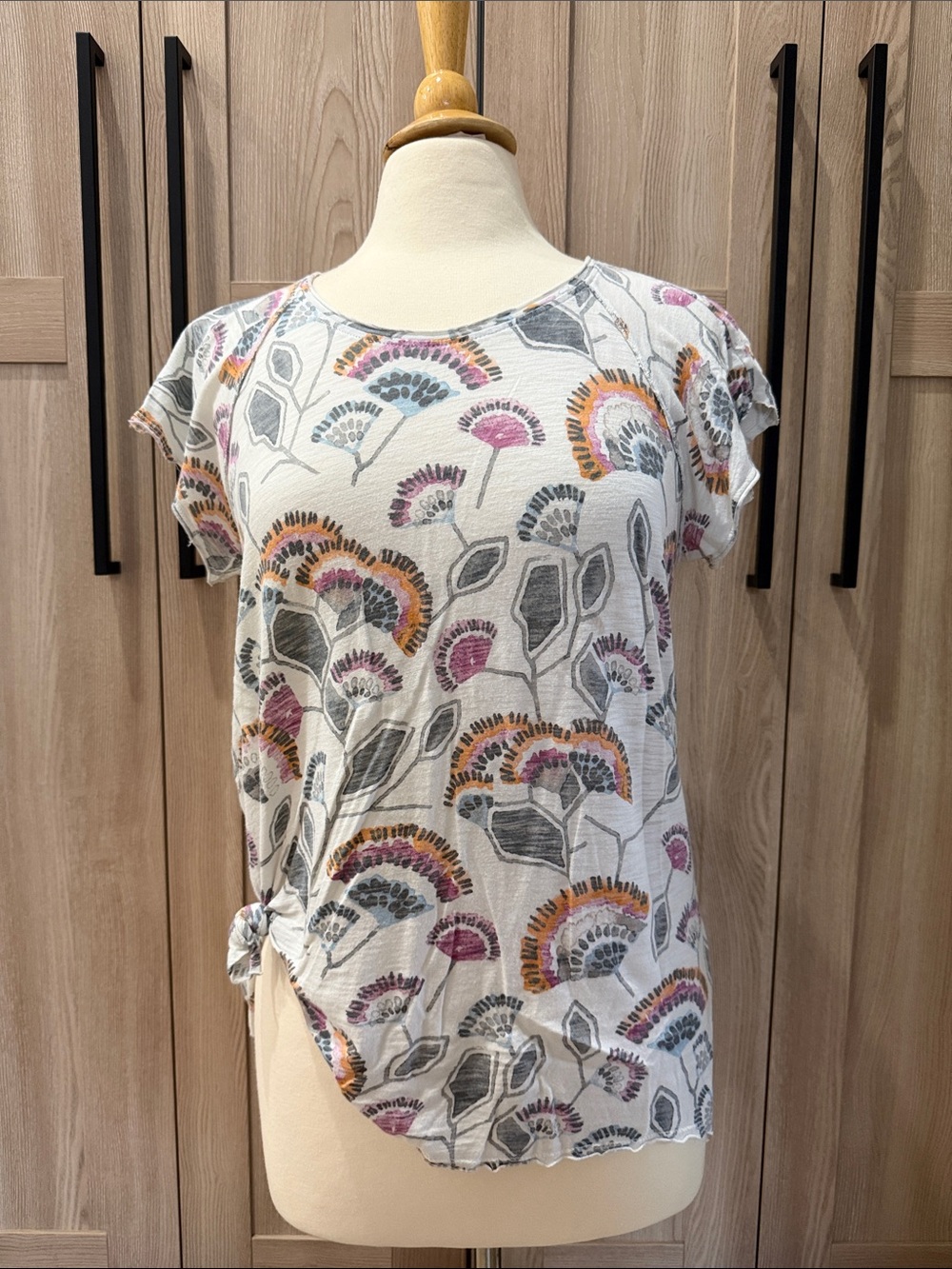 T.La Short Sleeve Floral Tie-Hem Top - White with Pink, Orange & Gray